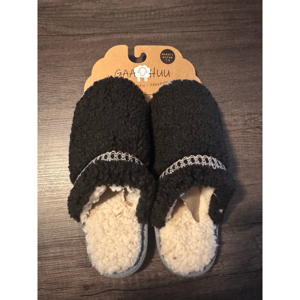 HUU women’s size 7-8 slippers
